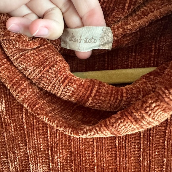 Altar’d State cropped orange sweater - Picture 2 of 4